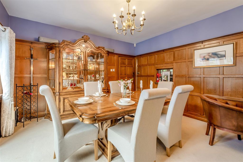 Property photo 3 of 34 8662882-Interior35.Jpg