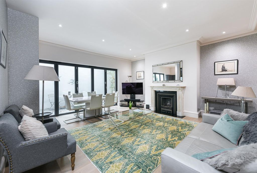 Property photo 2 of 16 Redcliffe Square 6_22-4-2. Low Res.Jpg