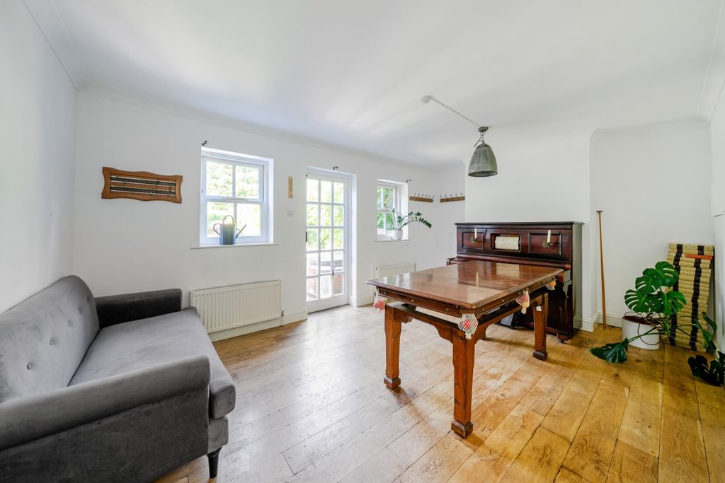 Property photo 2 of 17 1525267-3-6Ab1309...