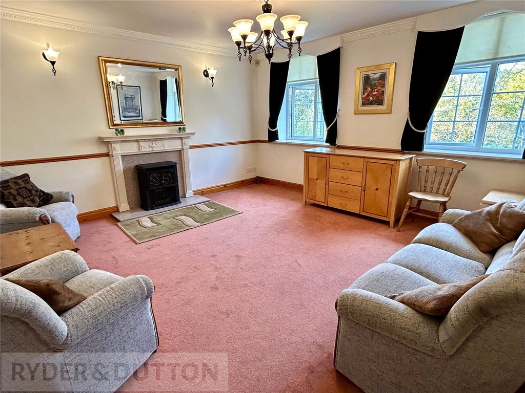 Property photo 2 of 17 Lounge