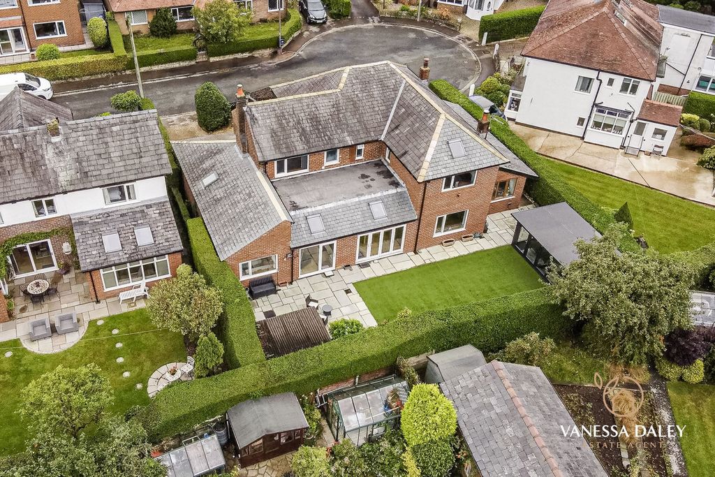 Property photo 1 of 42