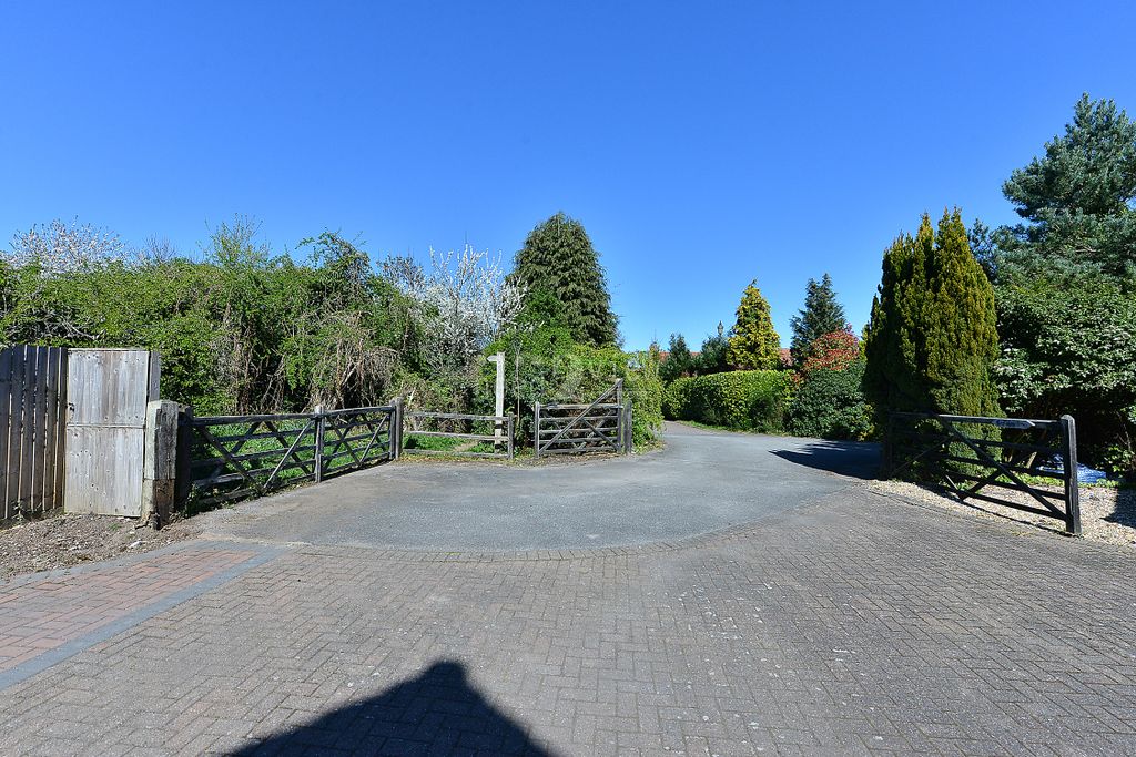 Property photo 3 of 74