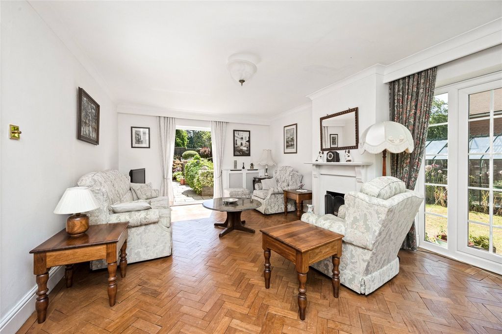 Property photo 3 of 15 Sitting Room
