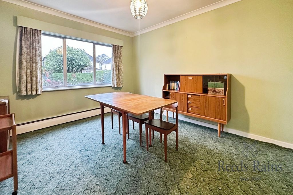 Property photo 3 of 17 Dining Room