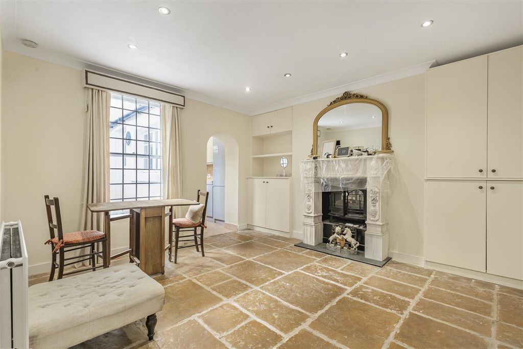 Property photo 3 of 14 Eden_Harper-_Grove-Sw10__5_.Jpg