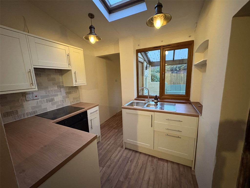 Property photo 3 of 12 Picture No. 11