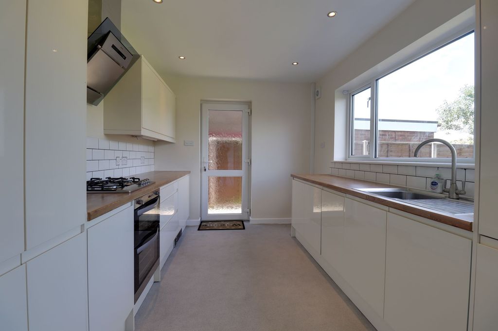 Property photo 3 of 15 Kitchen