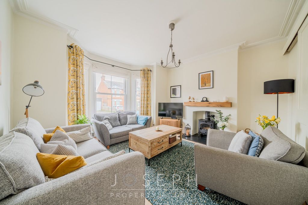 Property photo 2 of 28