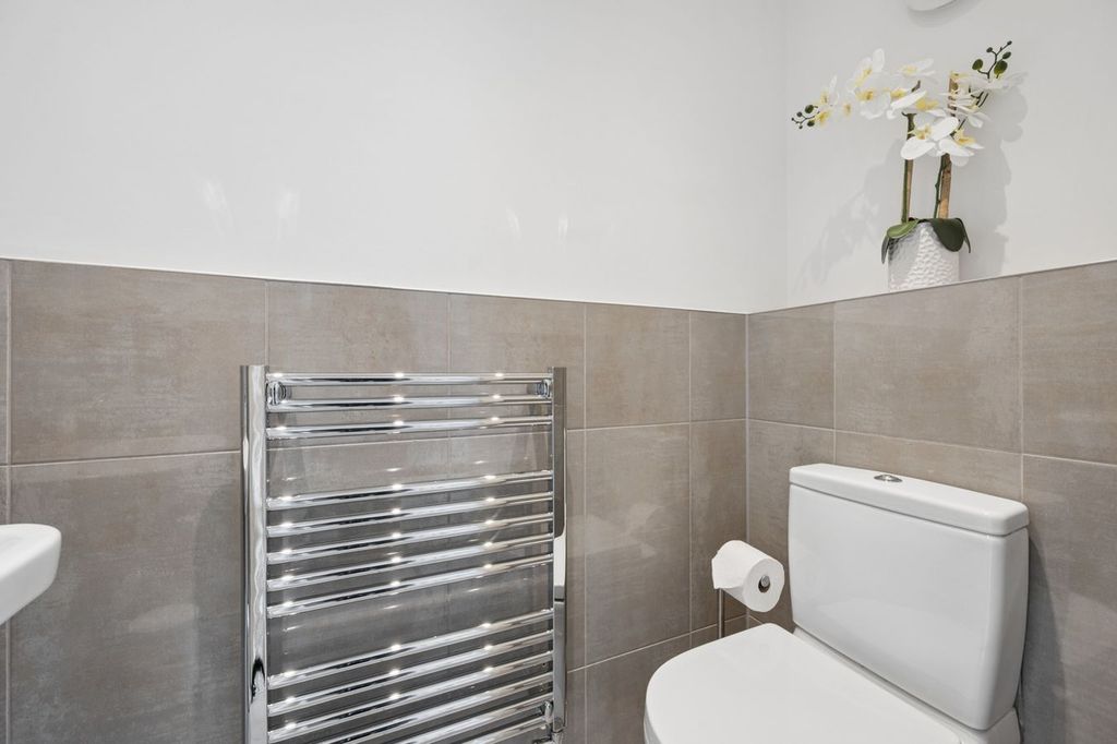 Property photo 3 of 23