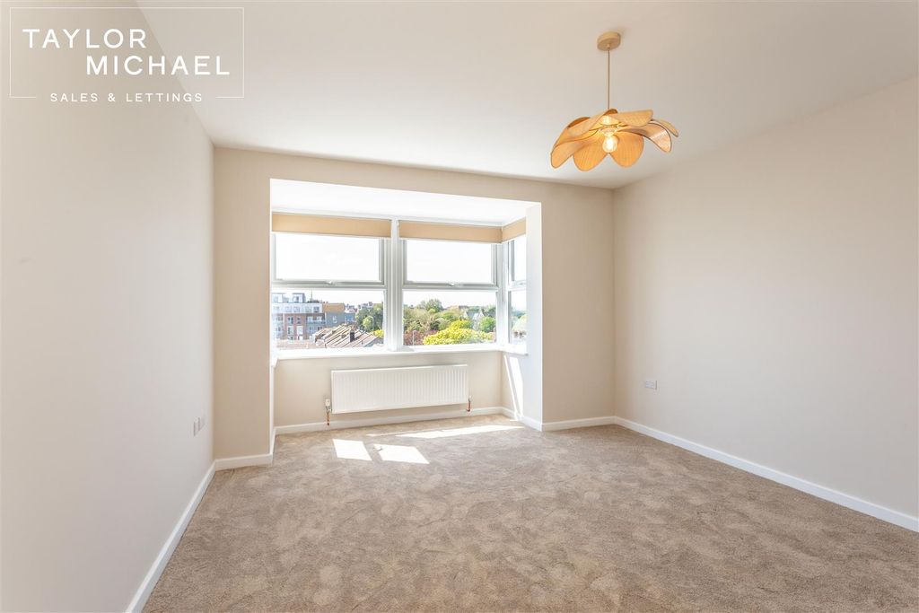 Additional image 19 of 2 bed flat to rentThe Esplanade, Selden, Worthing BN11