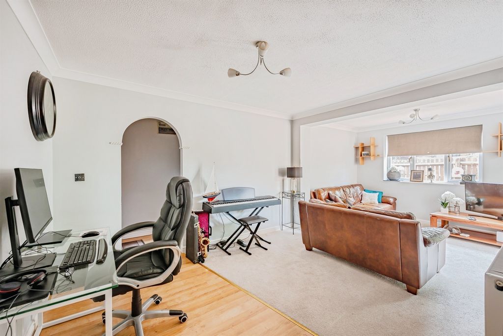 Property photo 3 of 11