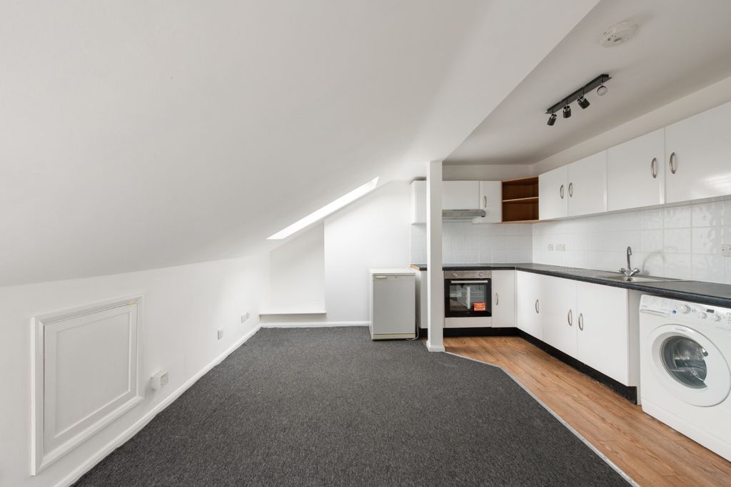 Property photo 2 of 11 4805221