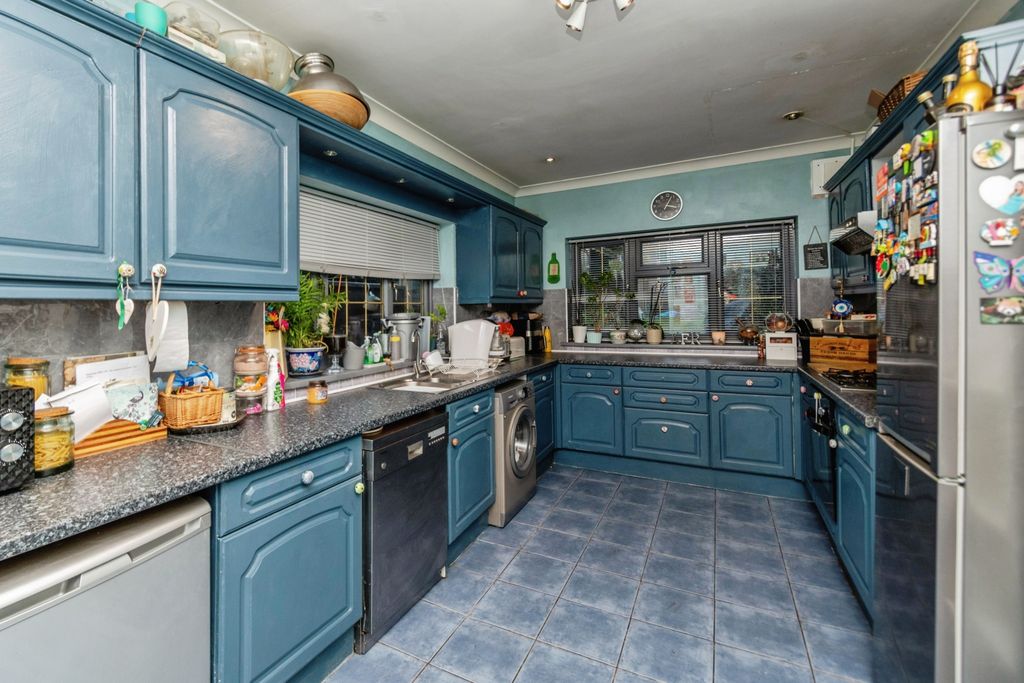 Property photo 2 of 15 Kitchen