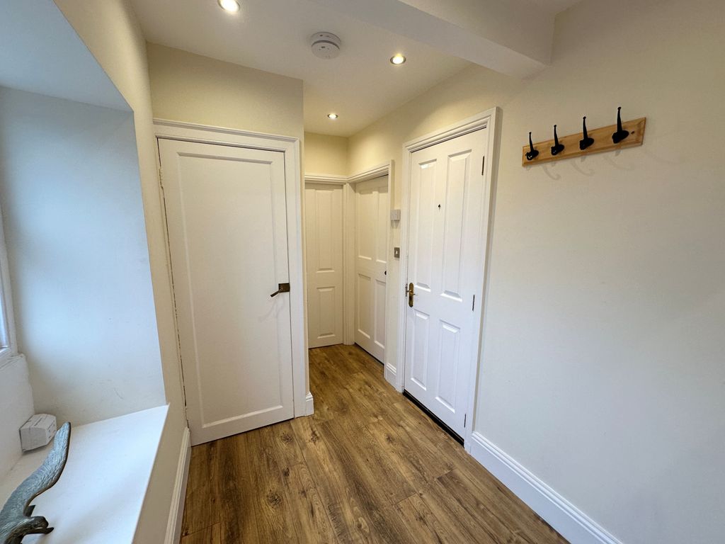 Property photo 2 of 14 Hallway