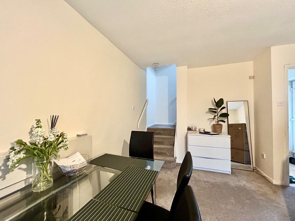 Property photo 3 of 11 Dining Room