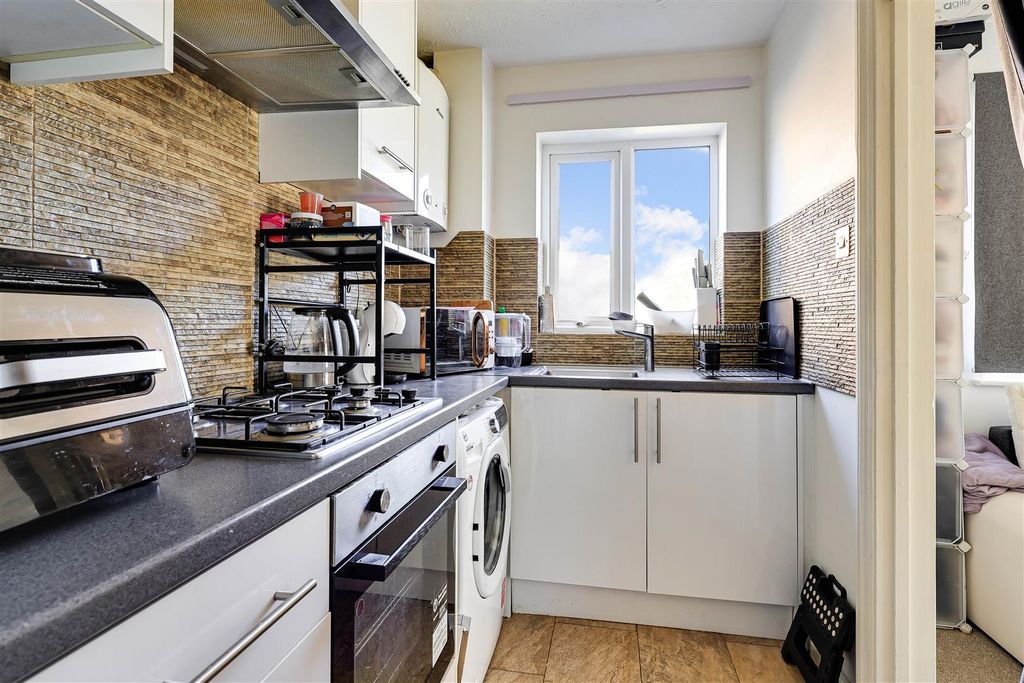 Property photo 3 of 10 Img (6).Jpg