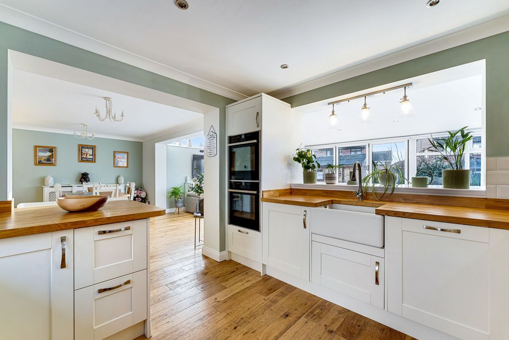 Property photo 3 of 31