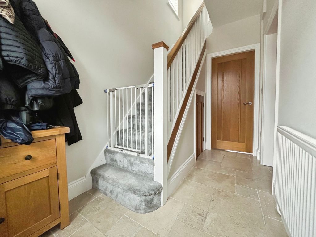 Property photo 2 of 17 Entrance Hall