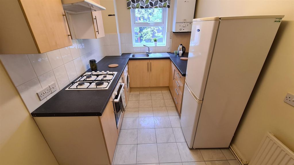 Property photo 3 of 9 Kitchen