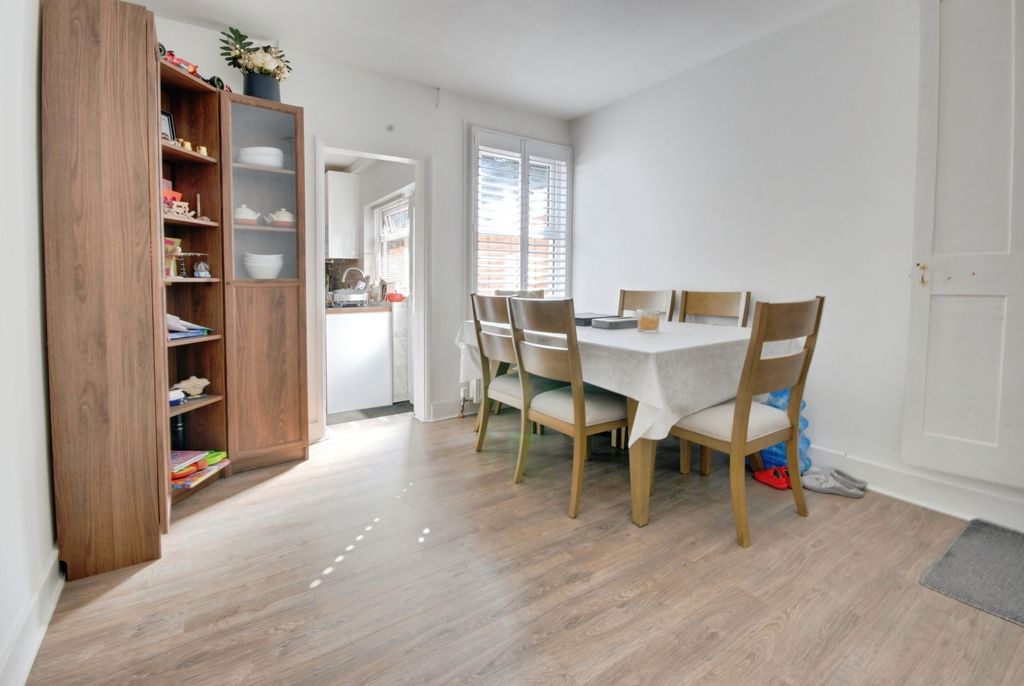 Property photo 3 of 8 Pbox-Img.Jpg