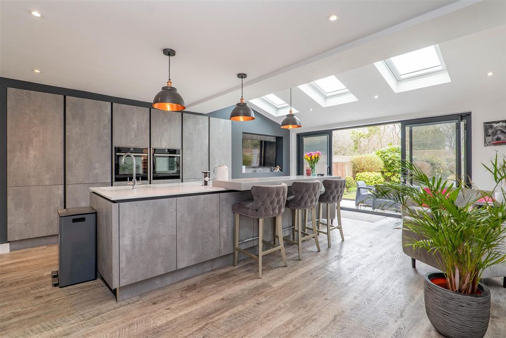 Property photo 3 of 33 Kitchen/Breakfast/Dining Room