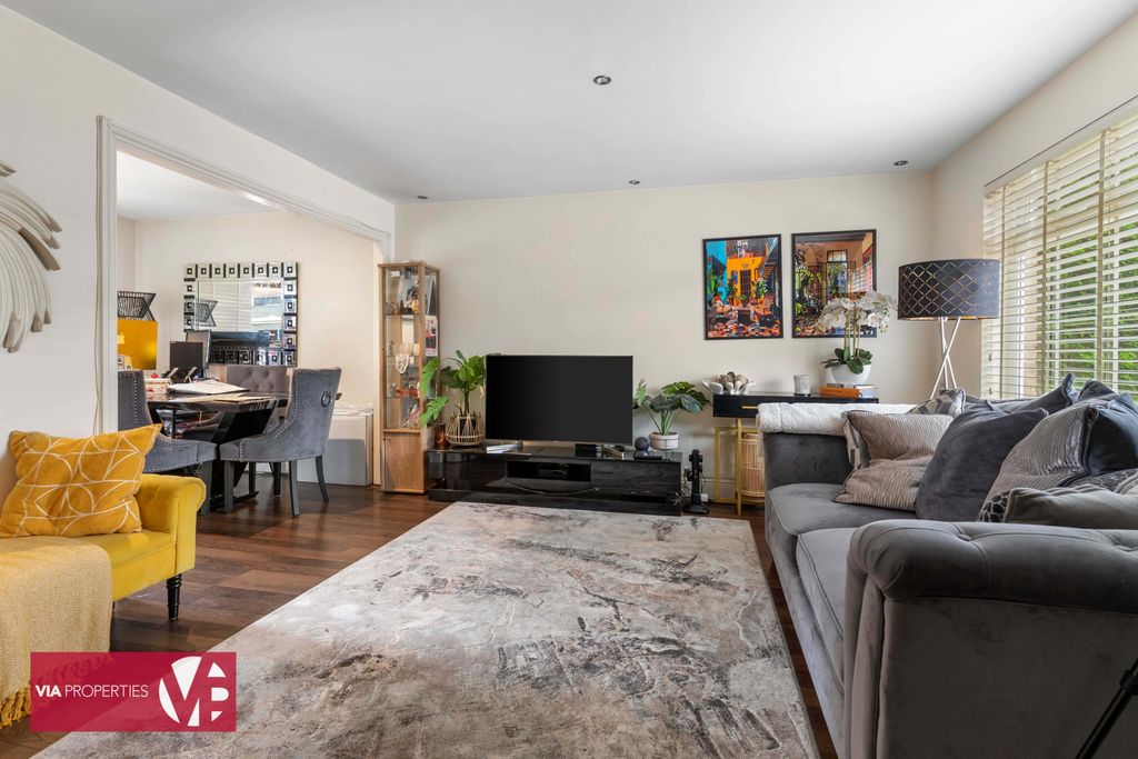 Property photo 3 of 12 Photo 7