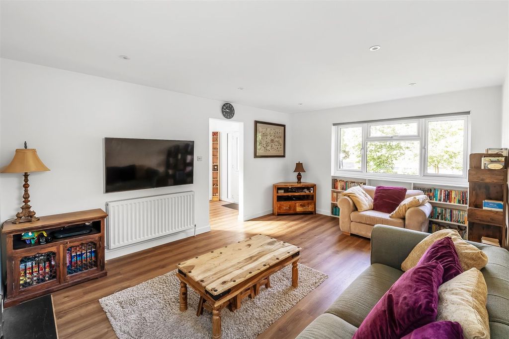 Property photo 2 of 13 .Burrows-Close-7.Jpg