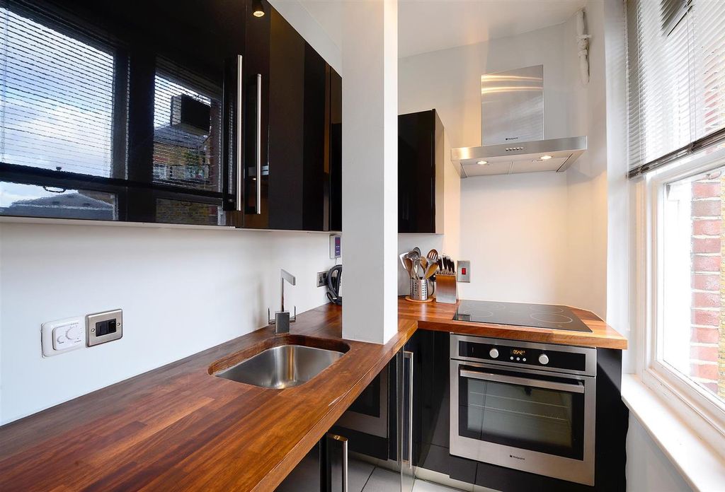 Property photo 2 of 7 Kitchen