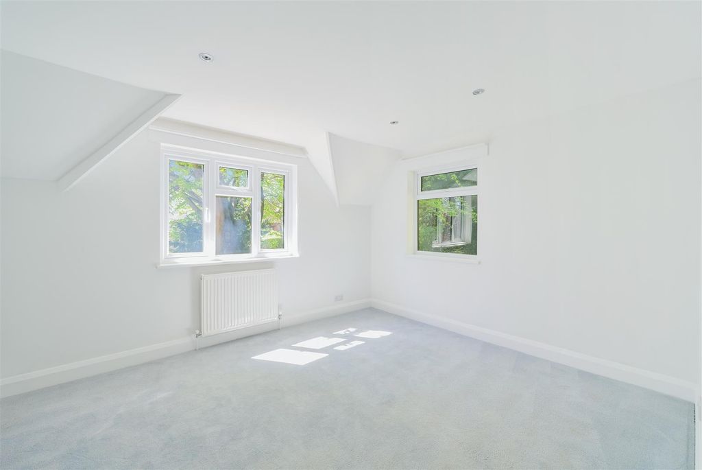 Additional image 13 of 4 bed detached house for saleWoodfield Hill, Coulsdon CR5