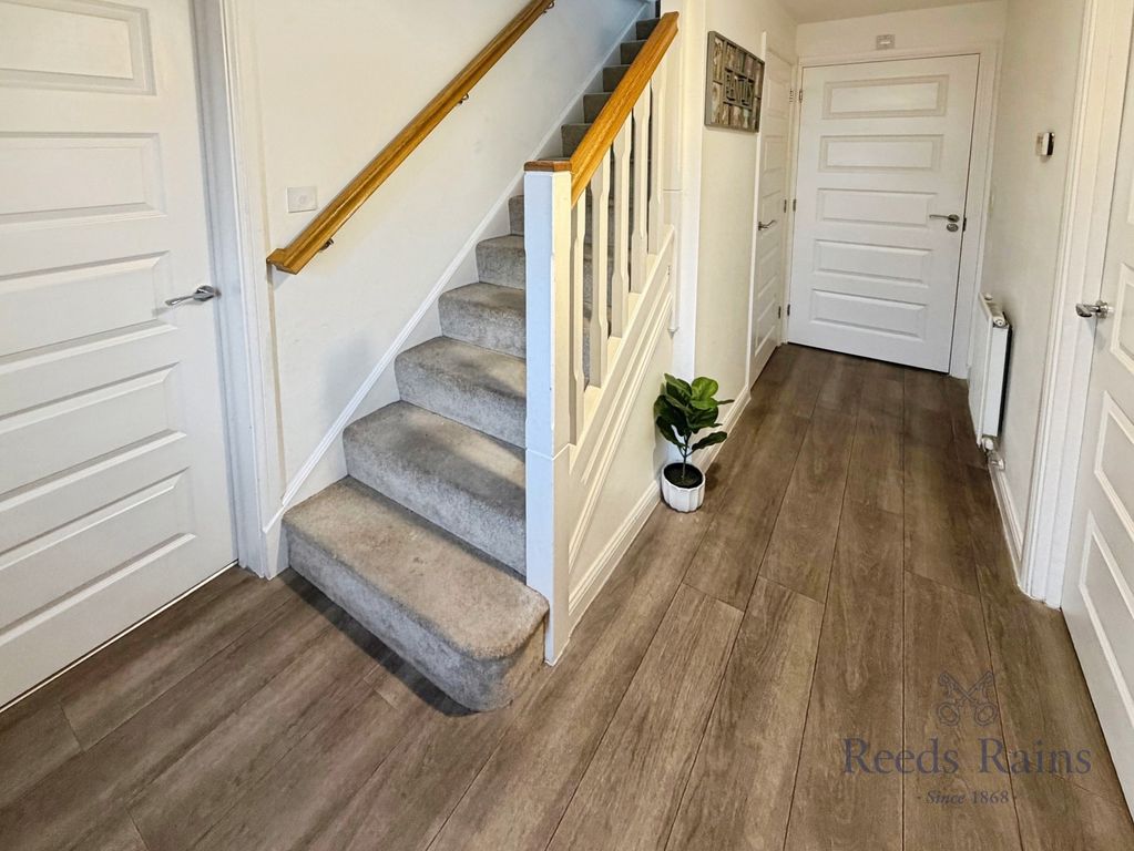 Property photo 2 of 16 Hallway