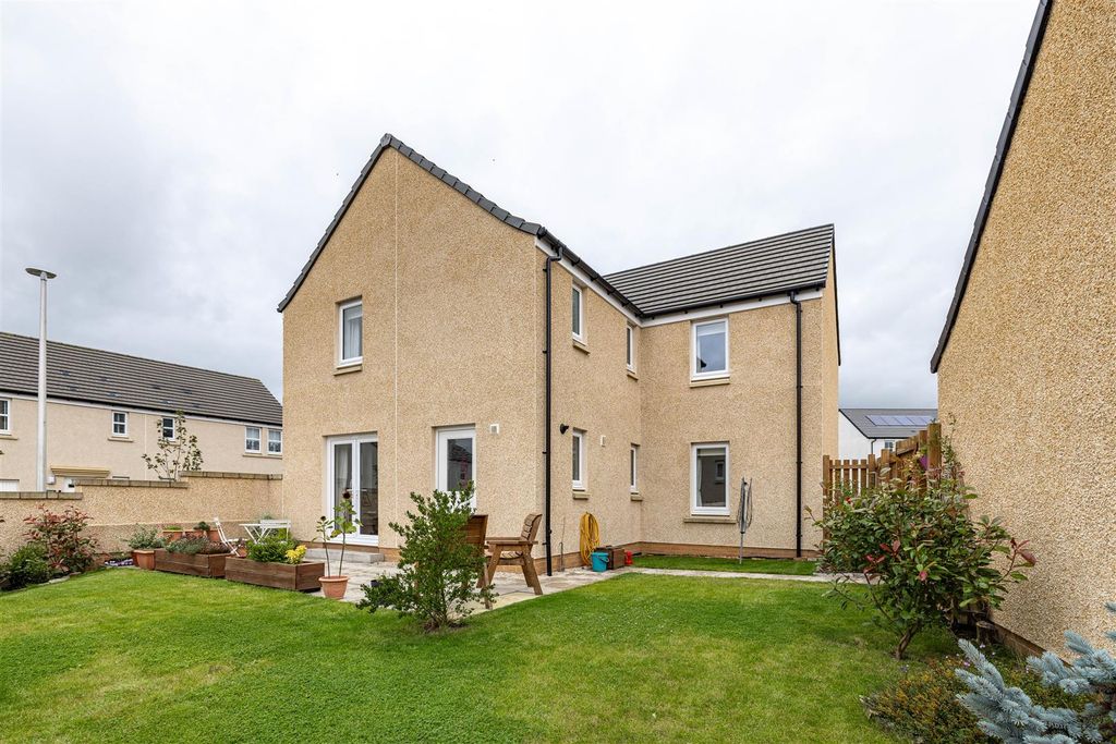 Property photo 3 of 42 14 Knoll Park Place Galashiels 62.Jpg