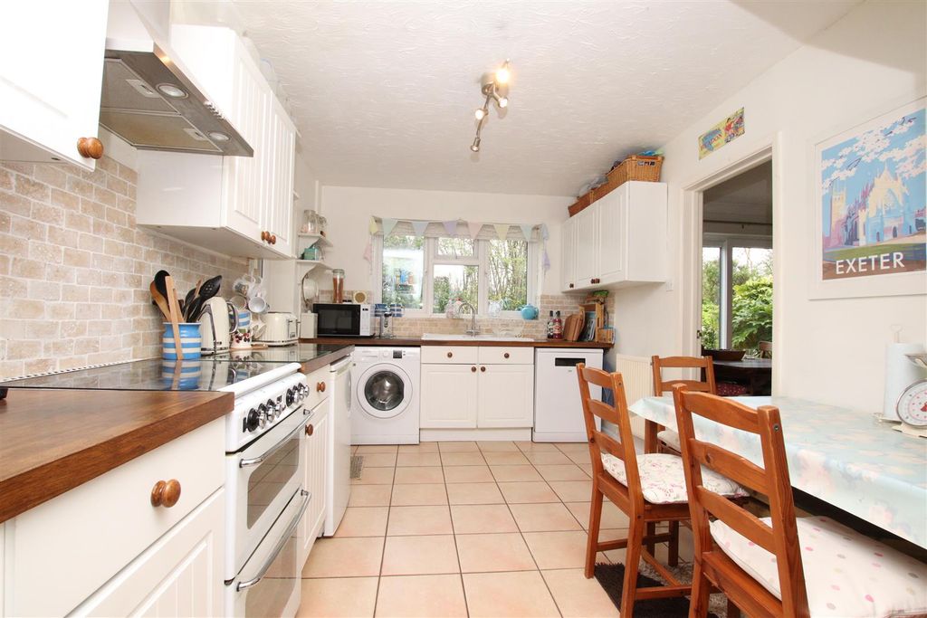 Property photo 2 of 14 Kitchen.Jpg