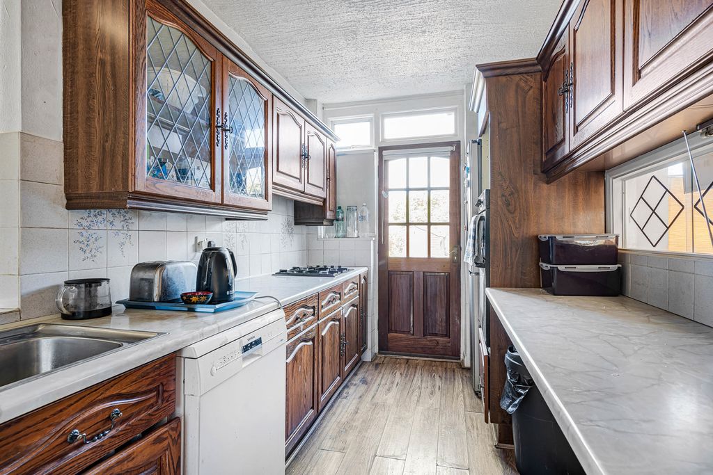 Property photo 3 of 16 Kitchen