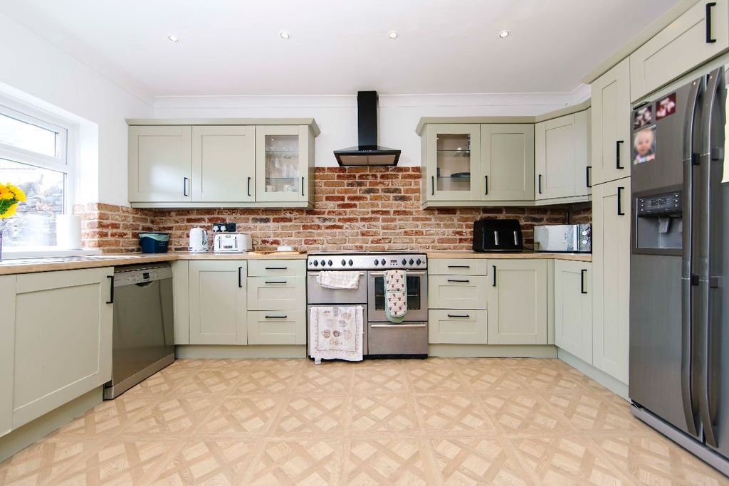 Property photo 1 of 27