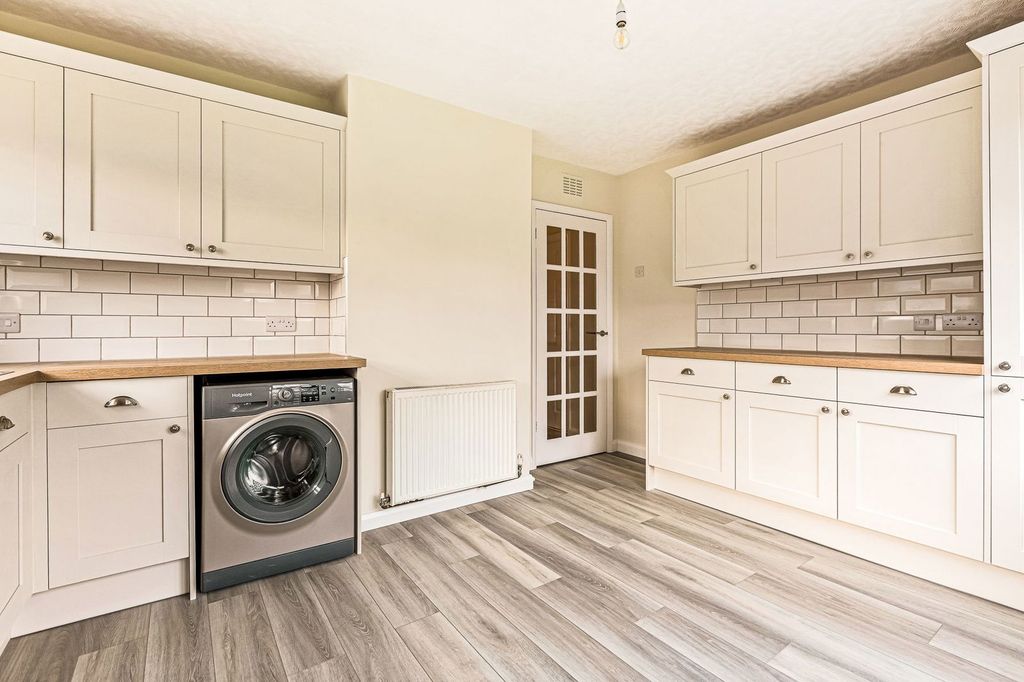 Property photo 3 of 25