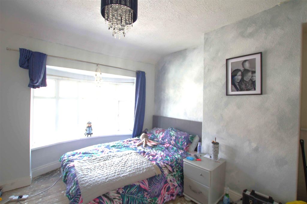 Property photo 2 of 8 Bedroom 1