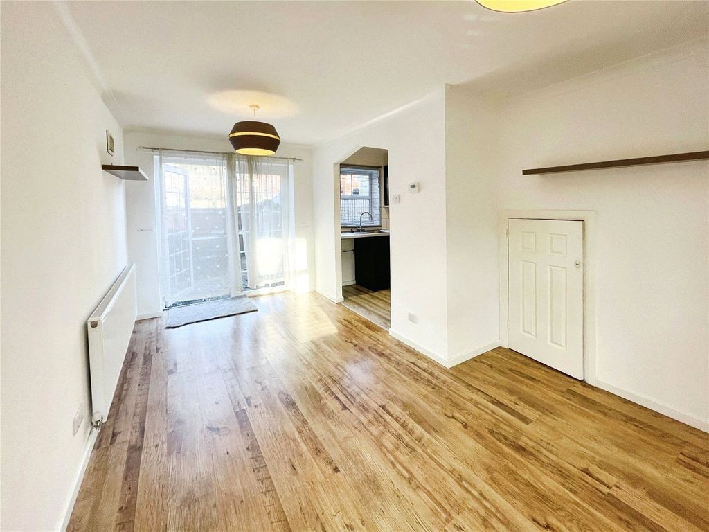 Property photo 3 of 7 Living Room