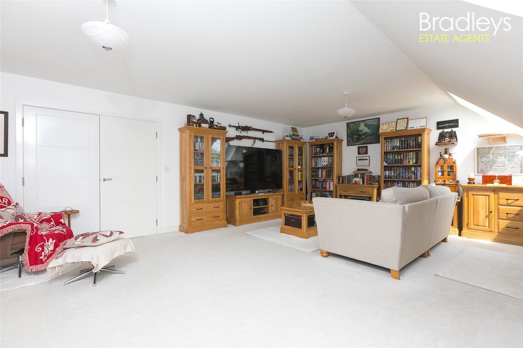 Additional image 11 of 2 bed flat for saleCentenary Way, Penzance, Cornwall TR18