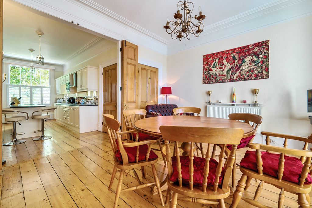 Property photo 3 of 28