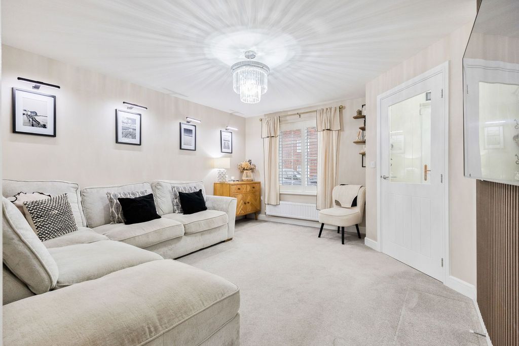 Property photo 2 of 24