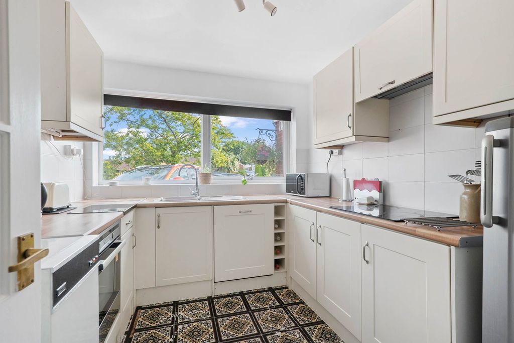 Property photo 2 of 12