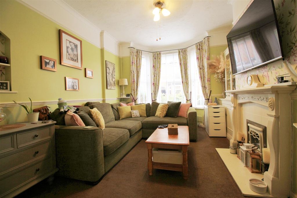 Property photo 2 of 15 Lounge.Jpg
