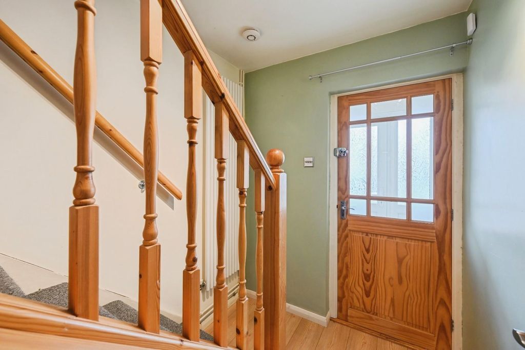 Property photo 2 of 20 34Sycamorecrescent-11.Jpg