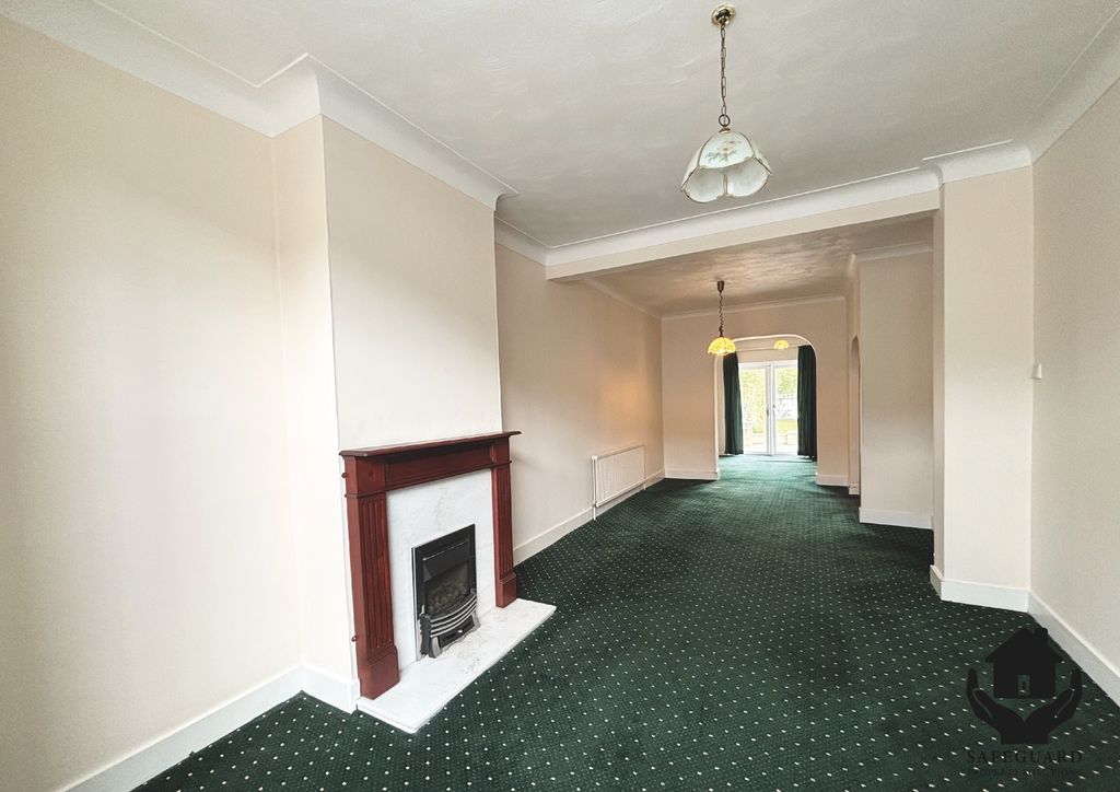 Property photo 2 of 9 Through Lounge