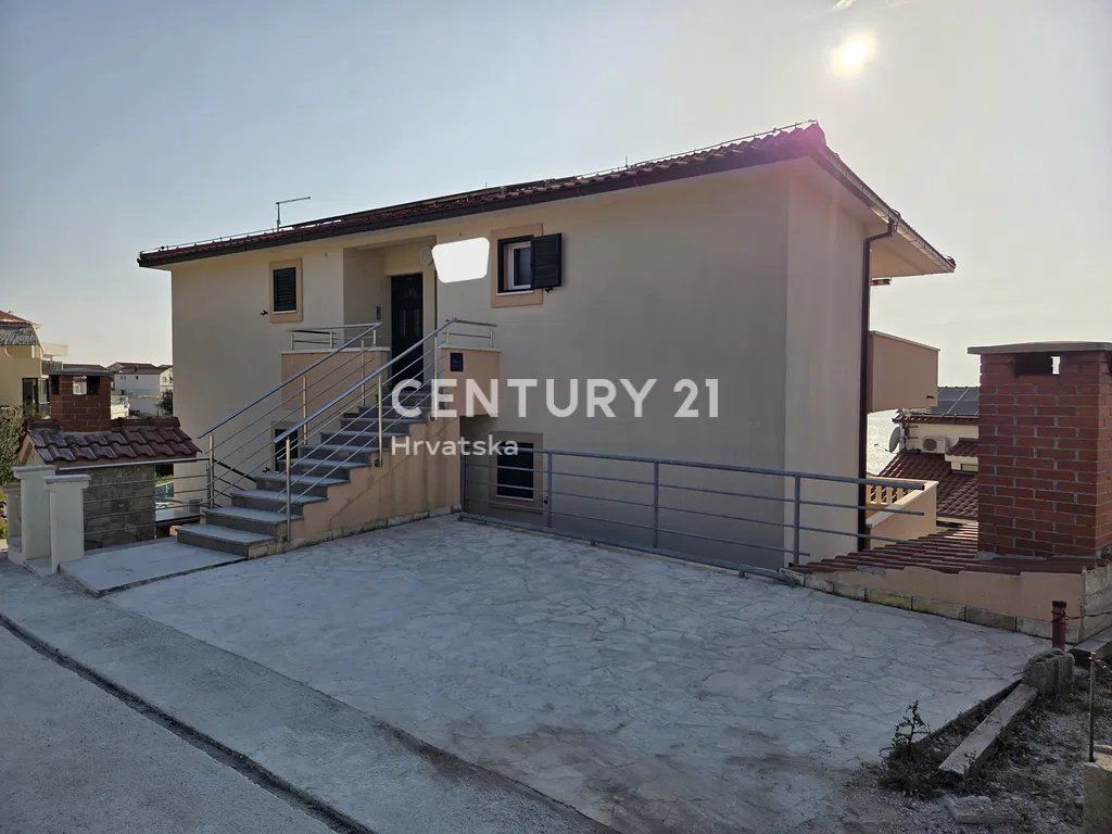 Property photo 3 of 70