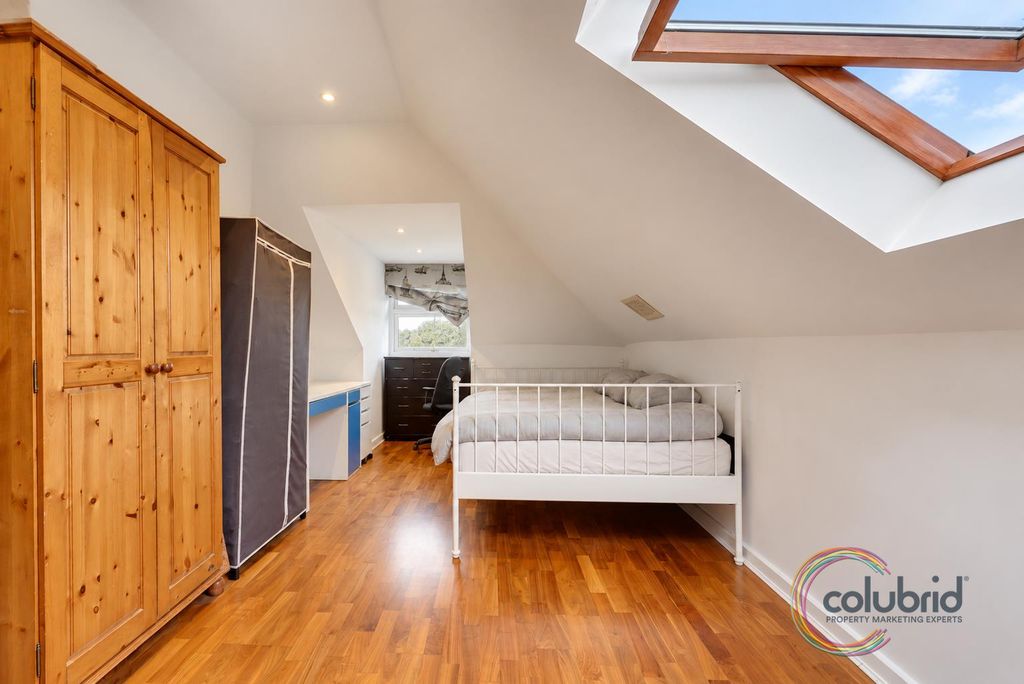 Property photo 2 of 39