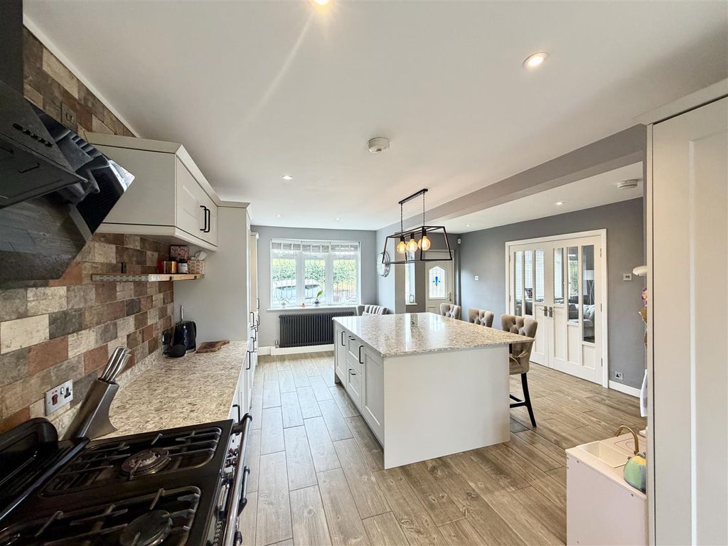 Property photo 3 of 36 Kitchen/Breakfast Room