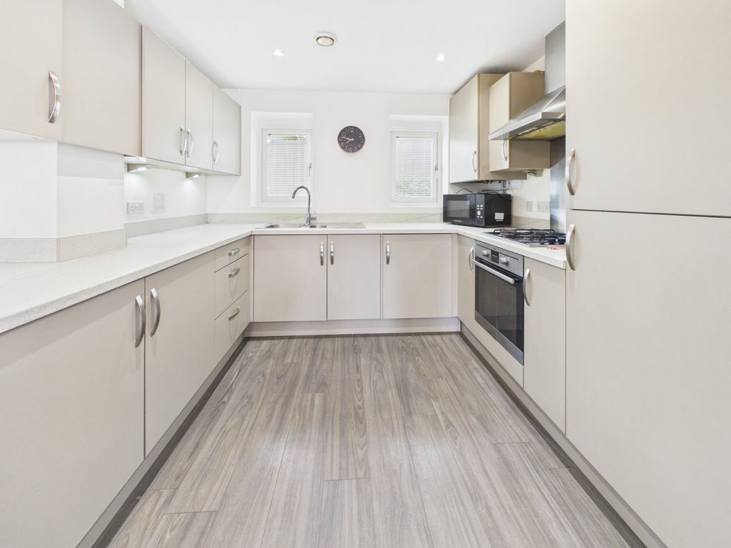 Property photo 3 of 11 Kitchen