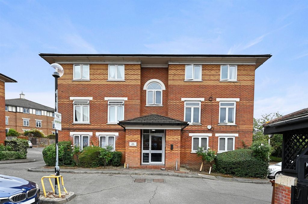 Property photo 1 of 9 Lr - Flat 11, Lion Court - 22 (1).Jpg
