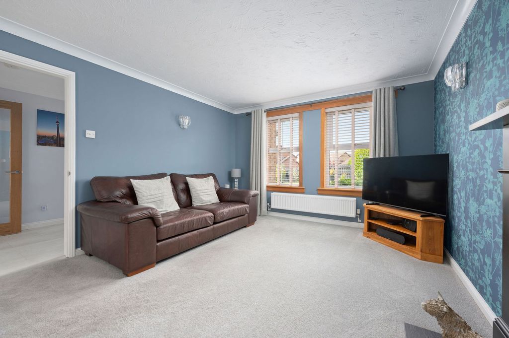 Property photo 3 of 42